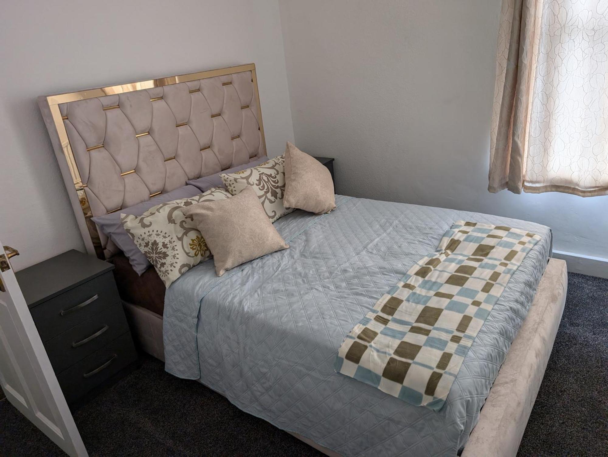 Jacob Lodge Sutton  Bagian luar foto